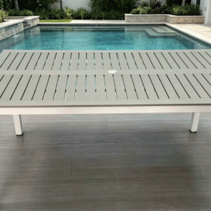 铁制塑木桌 Steel plastic wood table