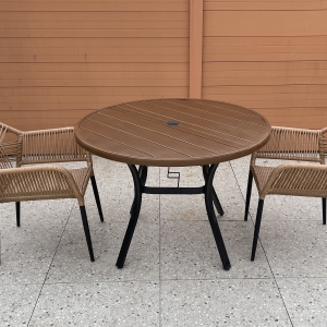 铁制对拼刷漆圆桌 Steel splicing painted  table