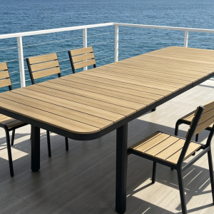 铝制塑木抽拉桌 Alu plastic wood extendable tabl